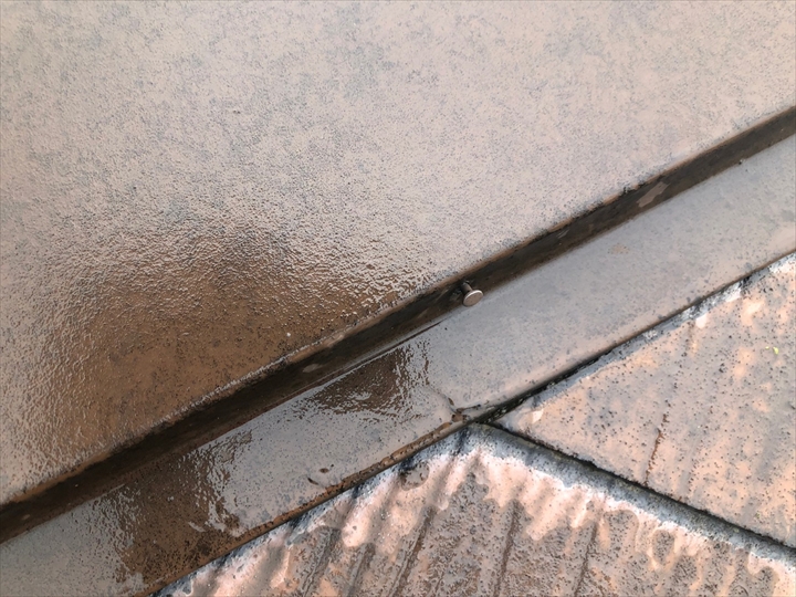棟板金の釘浮き