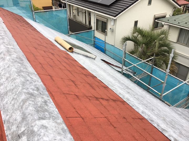 防水紙を敷いた屋根面
