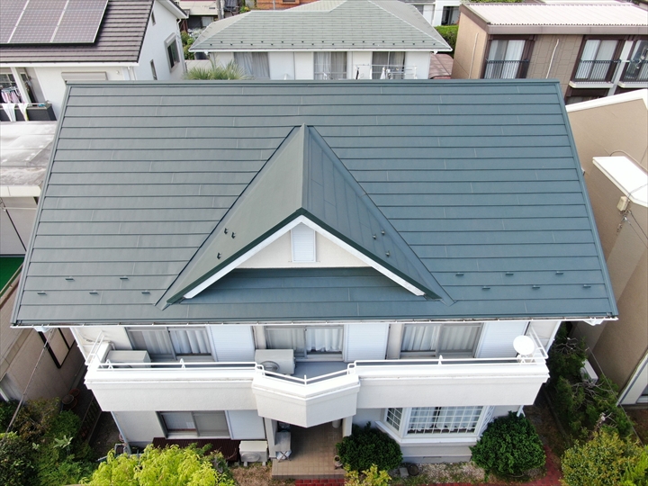 カバー工事後の屋根全景