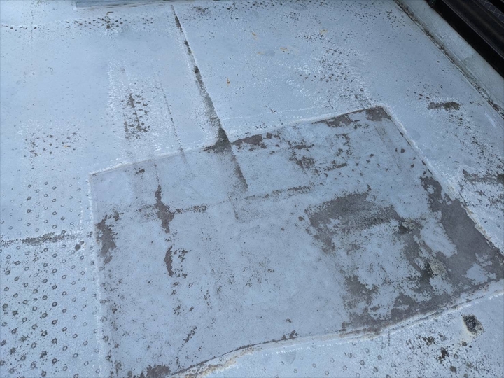 屋上防水の補修跡