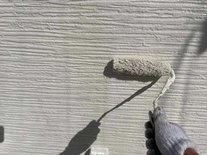 外壁の上塗り作業