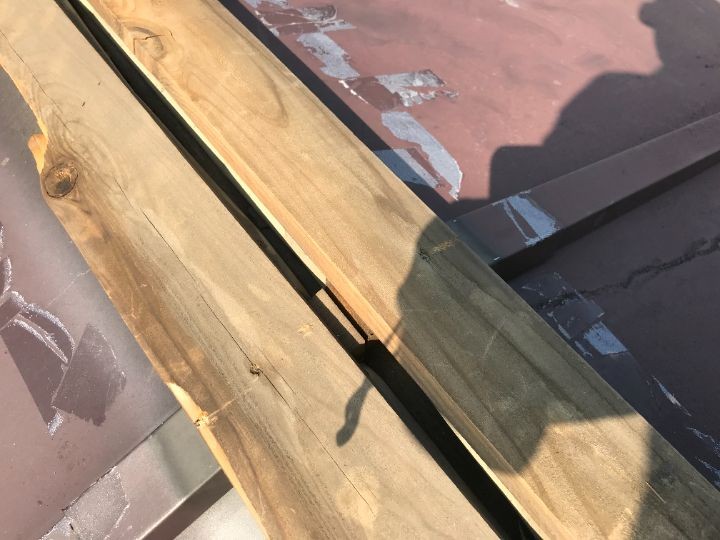 劣化した木製貫板