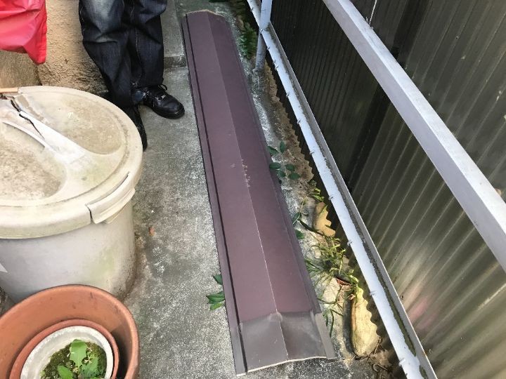 飛散した棟板金