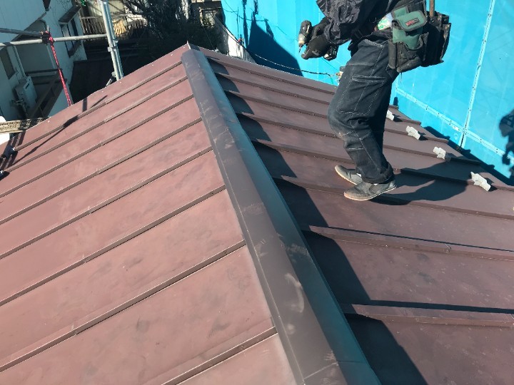 新しい棟板金設置