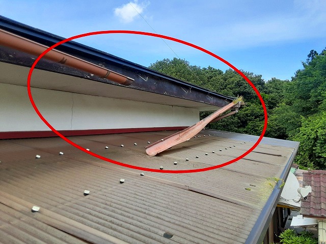 屋根のひび割れ