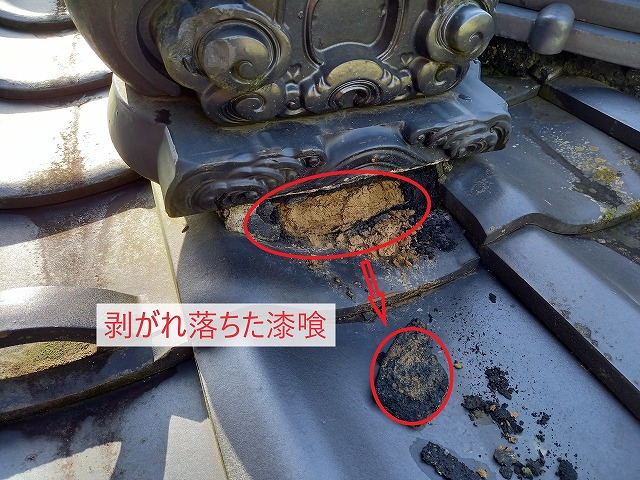 剥がれ落ちた漆喰