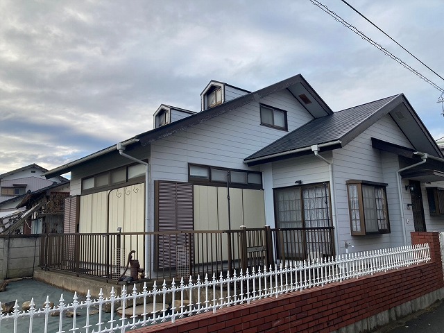 グルニエのある住宅でスレート屋根への現場調査