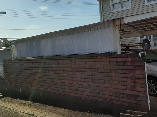 カーポート波板張り替え工事で壁部への施工が完了