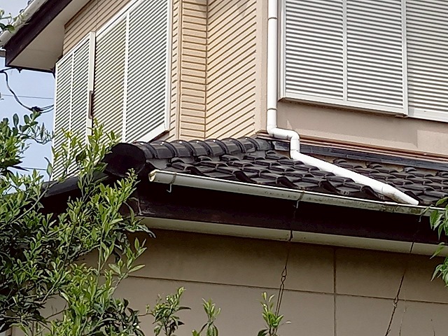 棟瓦が落下しそうだった住宅で行った棟取り直し工事が完成