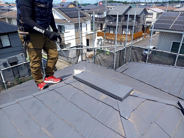 屋根カバー工事の棟板金撤去工程