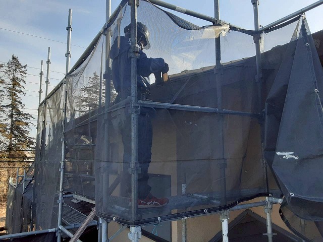 雨樋交換工事の樋隠し撤去工程