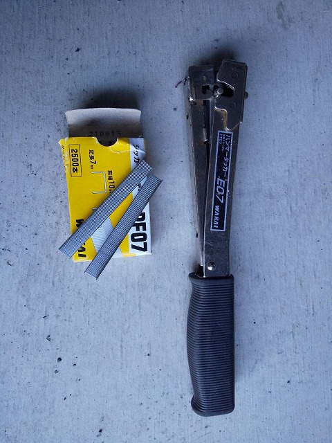 ハンマータッカー