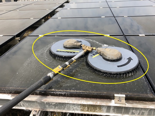 水圧式回転ブラシ 太陽光パネルの洗浄機械