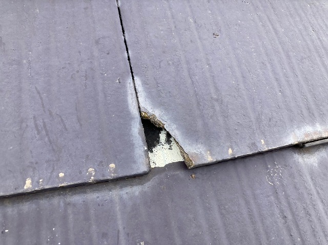 欠けてしまったカラーベスト屋根