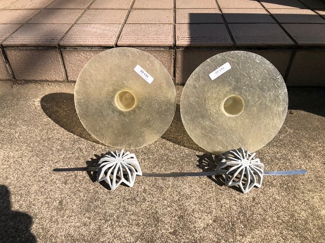 ベランダへのFRP防水工事で使用する改修用ドレンとストレーナー