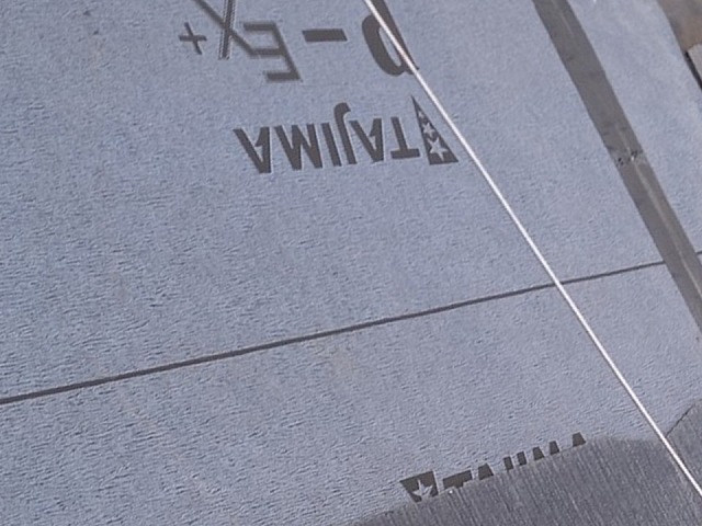 雨漏り修理のためのトップライト撤去工事の防水シート敷設