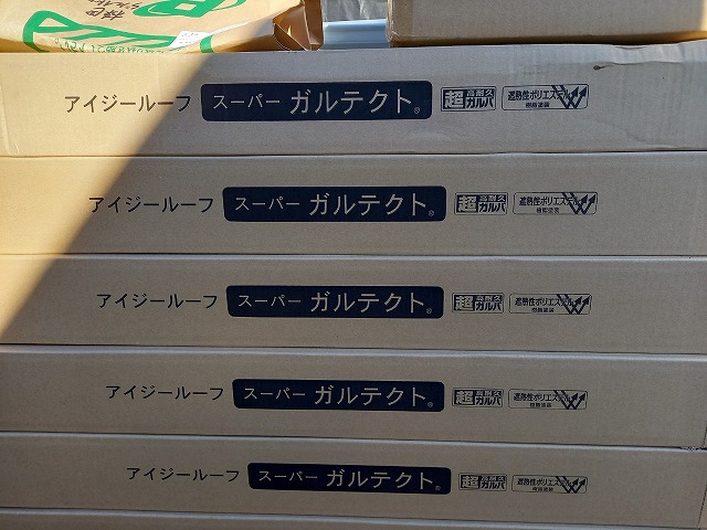 屋根カバー工法リフォームで使用する超高耐久ガルバ屋根「スーパーガルテクト」