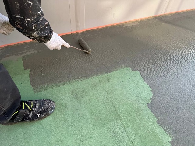 ウレタン塗膜防水工事のノロ引き工程