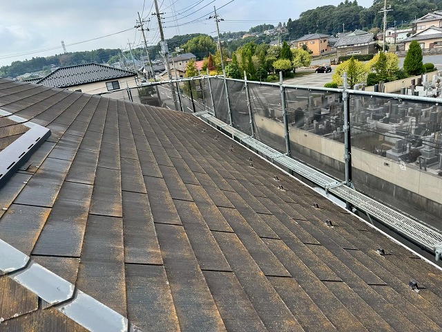 アパートカラーベスト屋根塗装工事の施工前状況