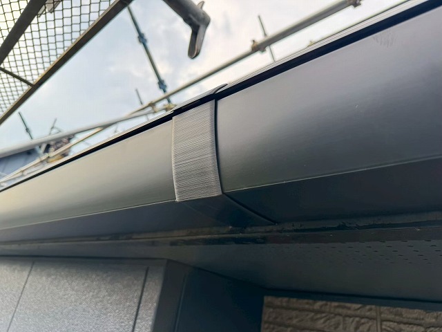 雨樋交換工事の軒樋設置工程