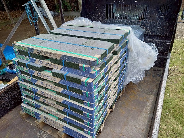 屋根葺き替え工事で使用するスレート屋根「コロニアルグラッサ」