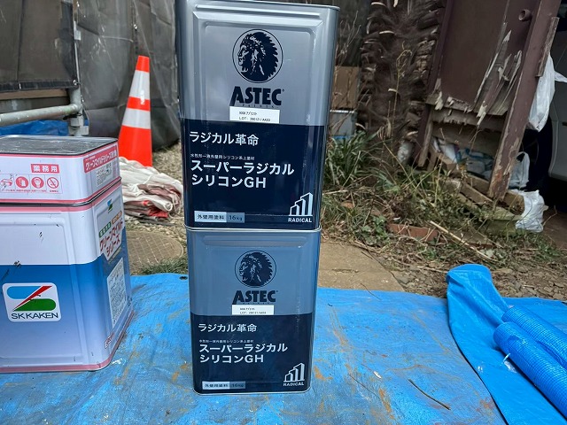 モルタル外壁塗装工事で使用するラジカル制御型塗料「スーパーラジカルシリコンGH」