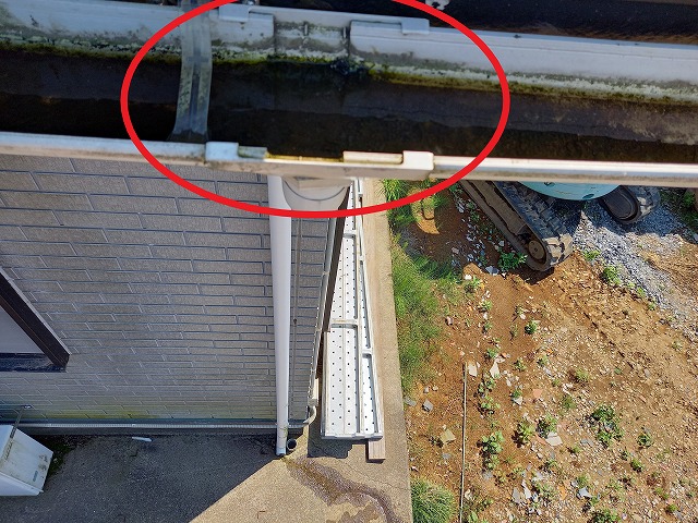 集水器に土が溜まっている