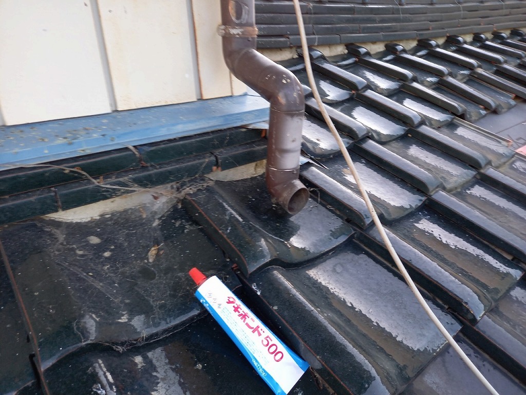 這い樋の糊付け