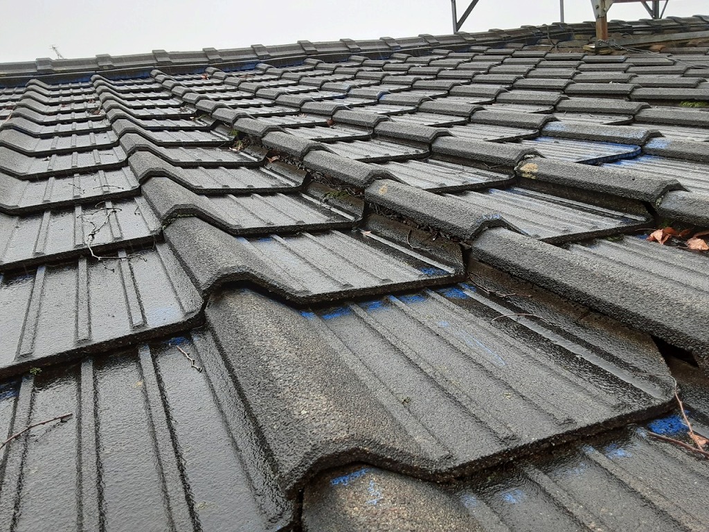 セメント瓦の隙間の拡大図