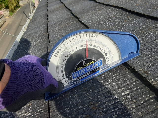 現場調査を行った4寸勾配屋根の住宅