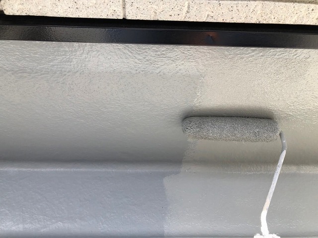 FRP防水トップコート塗り替えメンテナンスの立ち上がり部への施工状況