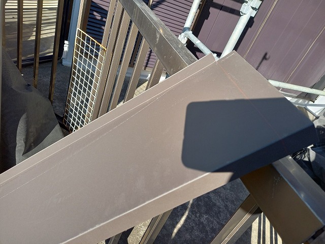 外壁塗装リフォームで破風板へ重ね張りするガルバリウム鋼板