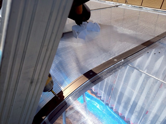 サンルーム屋根張り替修理の既存屋根解体状況