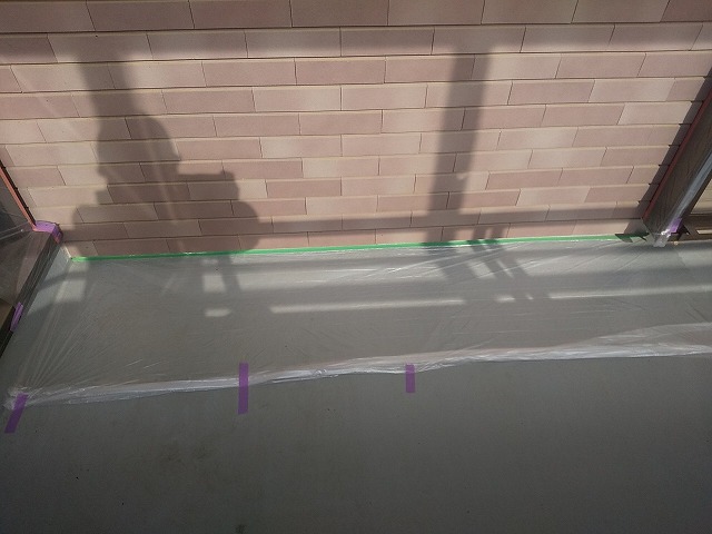 アパートタイル外壁塗装リフォームの庇への養生