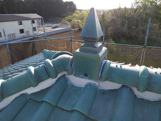 ガイドライン工法で行った棟瓦取り直し工事の完成状況