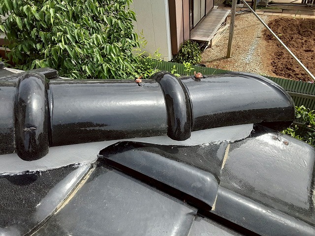 著しい経年劣化で落下しそうになっていた棟瓦の取り直し工事が完成