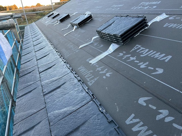 「ROOGA（ルーガ）鉄平」を用いた住宅屋根工事