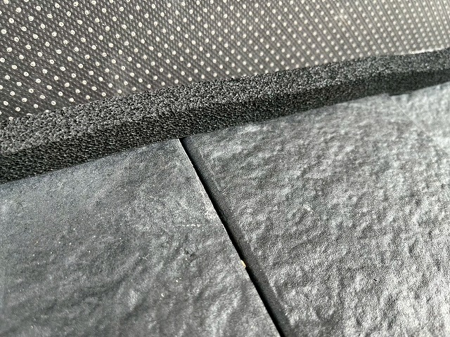 下屋根部壁取り合い部への防水シーラー取り付け