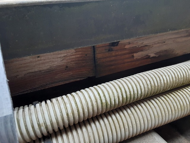 破風板の雨染み拡大図