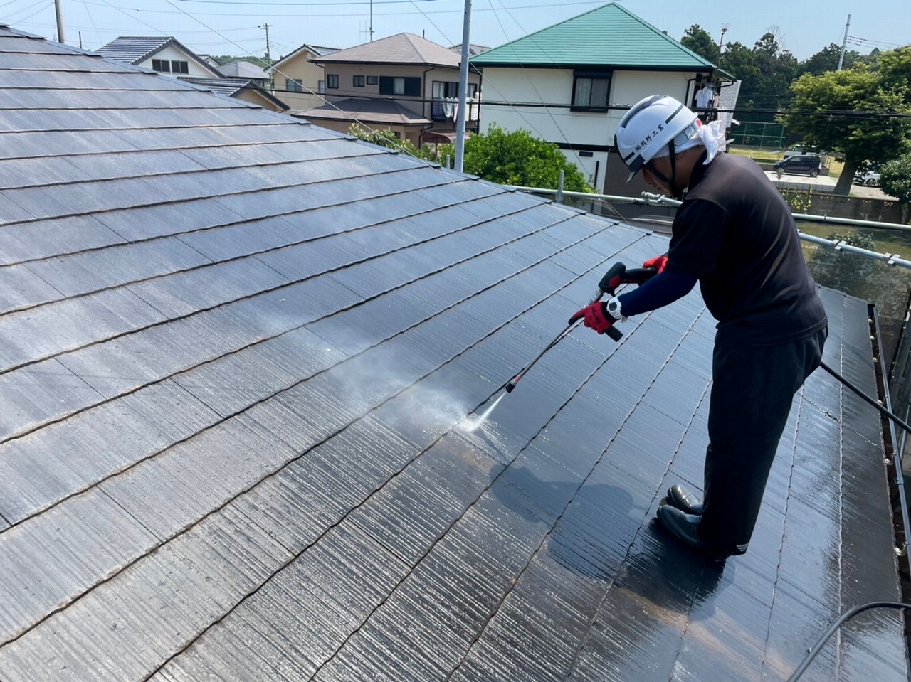 屋根洗浄の様子