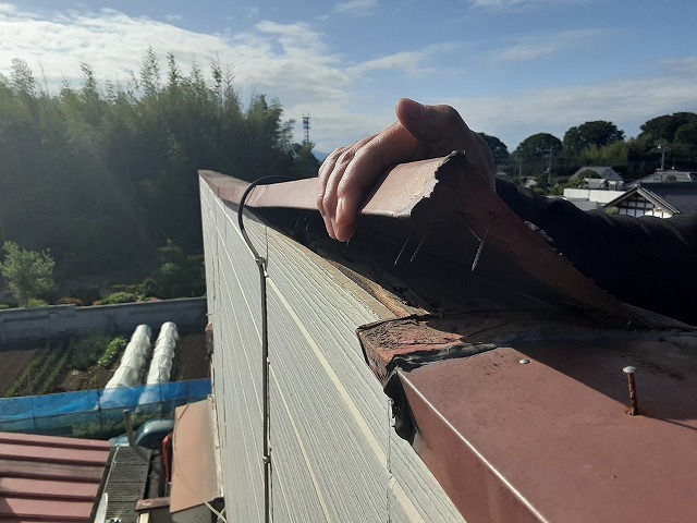 固定力を失ってしまった笠木