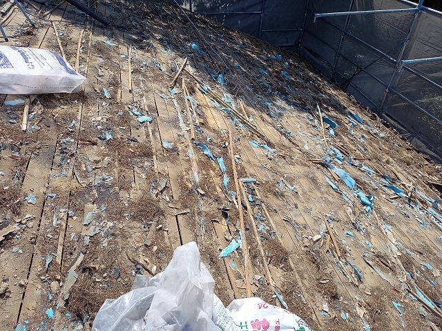 瓦撤去後の下地