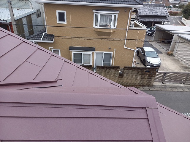 屋根カバー工法リフォームのドーマー部の棟板金設置状況