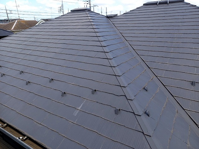 屋根カバー工事を行う前のコロニアル屋根の劣化状況