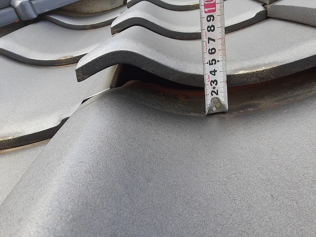 屋根瓦の浮き隙間