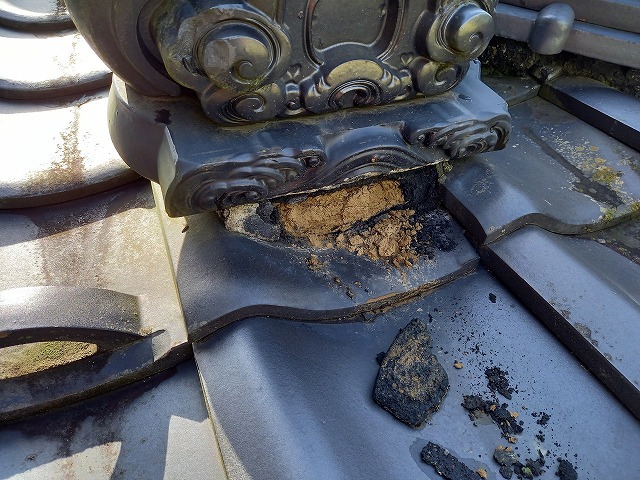 漆喰詰め直し工事ビフォー