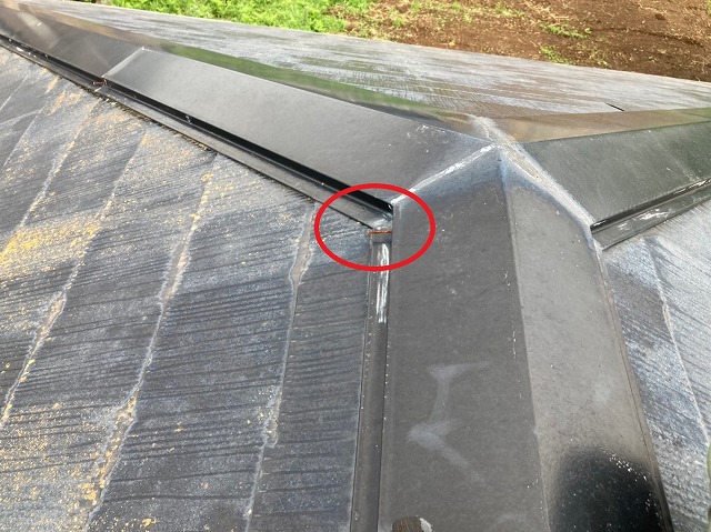 釘浮き　棟板金