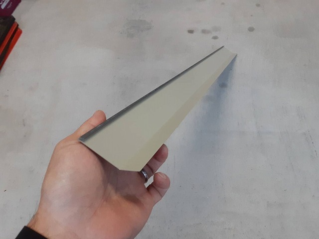 スズメ止め（ケラバ面戸）