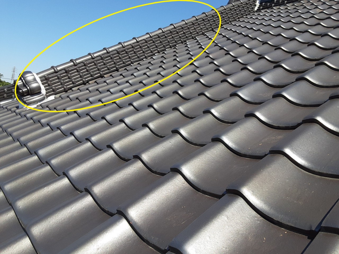 高く積んだ屋根