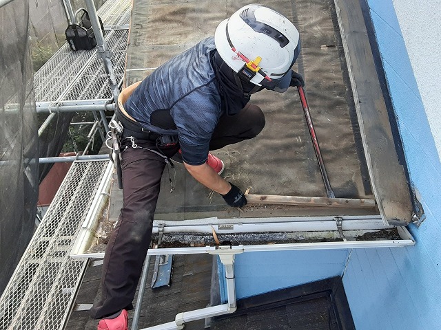 軒先の木材撤去